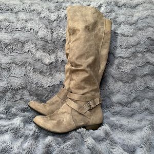 Sooo comfy!! Fergalicious boots!!!